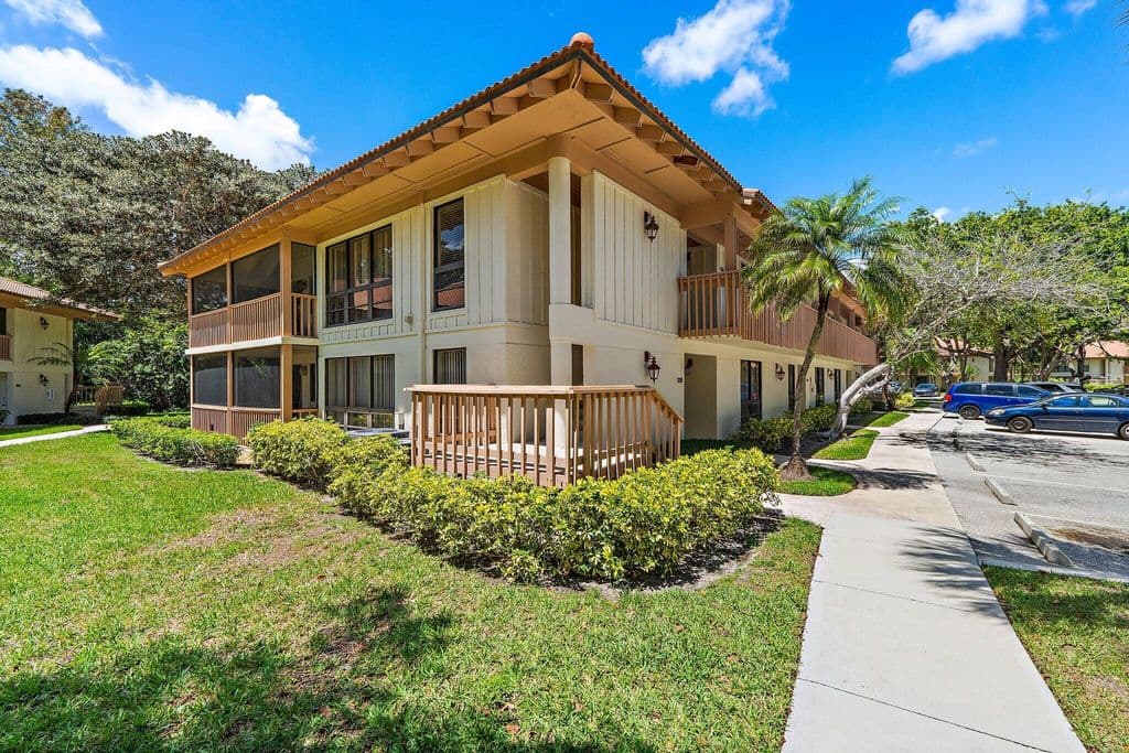 2-bedroom Condo — 128 Brackenwood Road #128