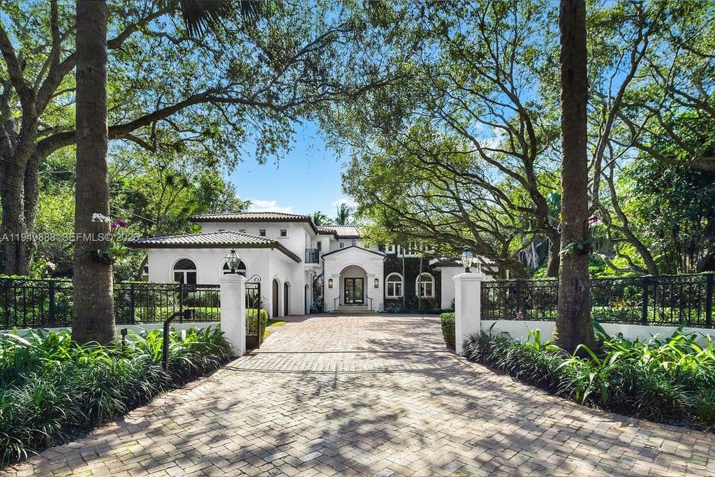 6-bedroom Single-Family Home — 5002 SW 86th St