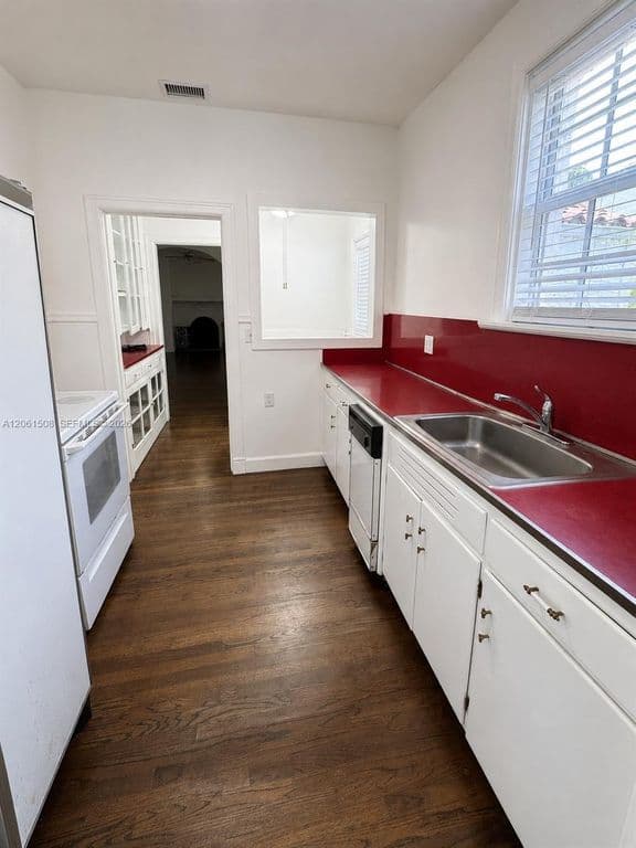 2+1 Müstakil ev — 231 Viscaya Ave