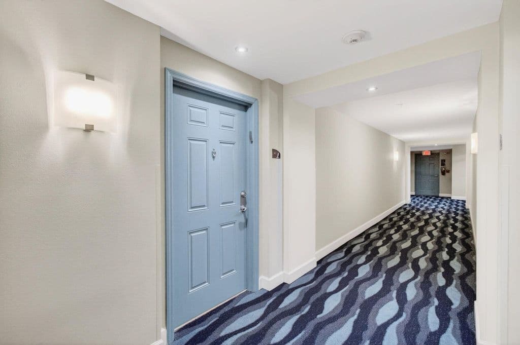 2-bedroom Condo — 625 Casa Loma Boulevard #403