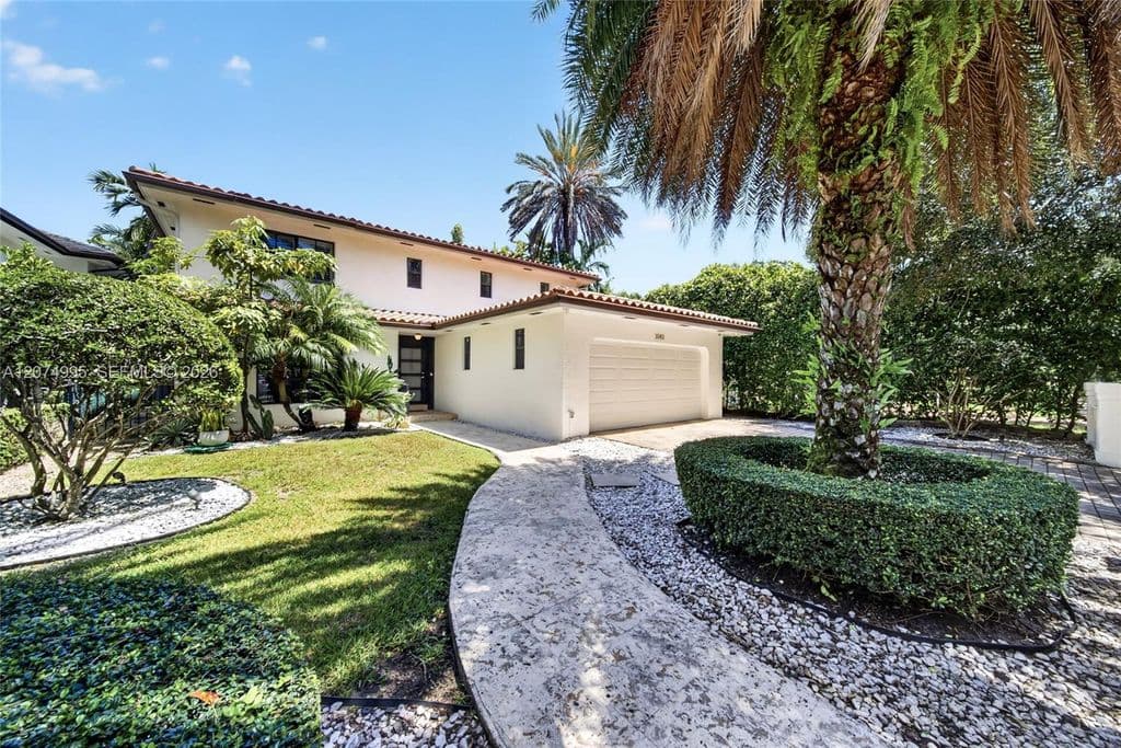 4-bedroom Single-Family Home — 1043 Alfonso Ave