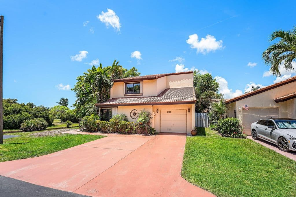 4-bedroom Single-Family Home — 2810 Sand Pines Court