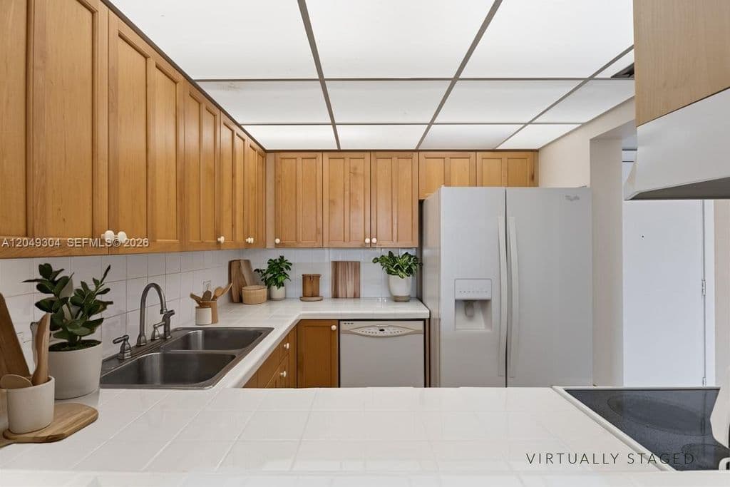 1+1 Condo — 10425 SW 112th Ave APT 302