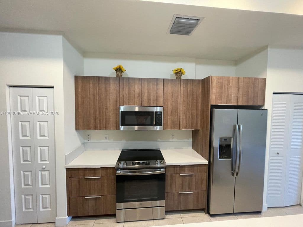 3+1 Condo — 8025 NW 104th Ave APT 31