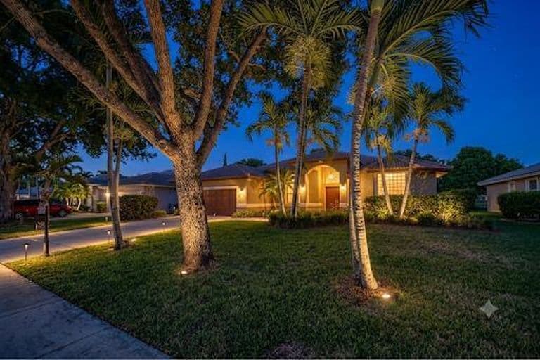 4+1 Müstakil ev — 6420 NW 41st Street