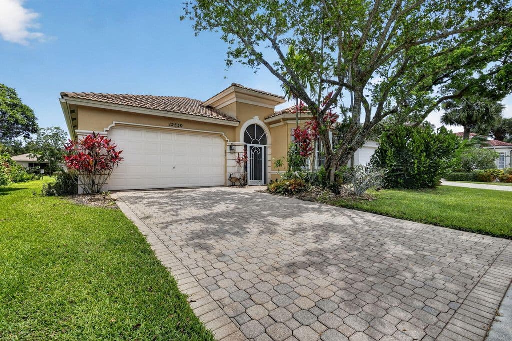 3-bedroom Single-Family Home — 12530 Vía Valenza