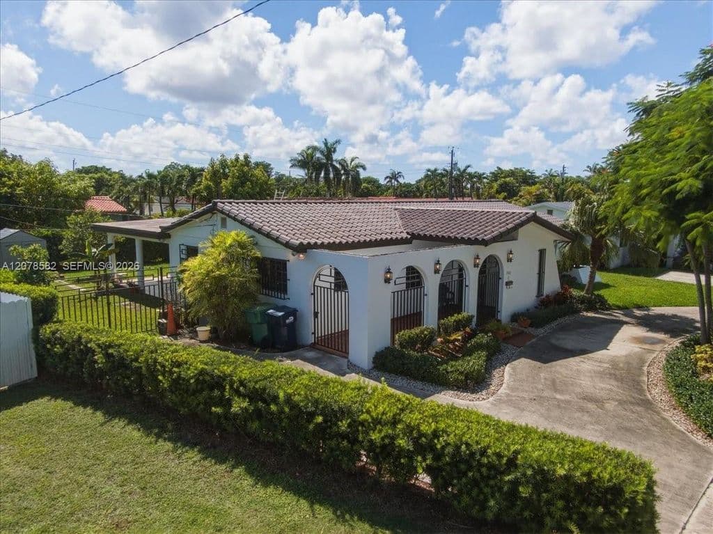 4-bedroom Single-Family Home — 3625 SW 122nd Pl