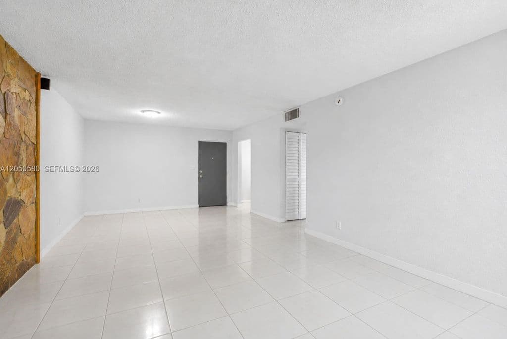 2+1 Condo — 8501 NW 8th St APT 105