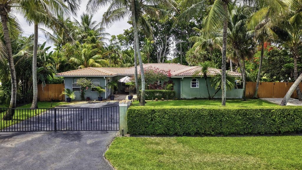4-bedroom Single-Family Home — 3000 Sherwood Boulevard