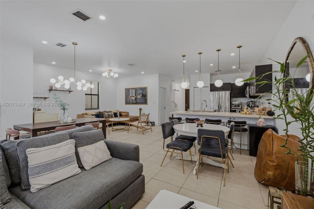 4-bedroom Property — 7042 NW 103rd Path