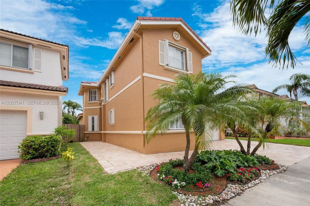 4+1 Müstakil ev — 15558 SW 112th Dr