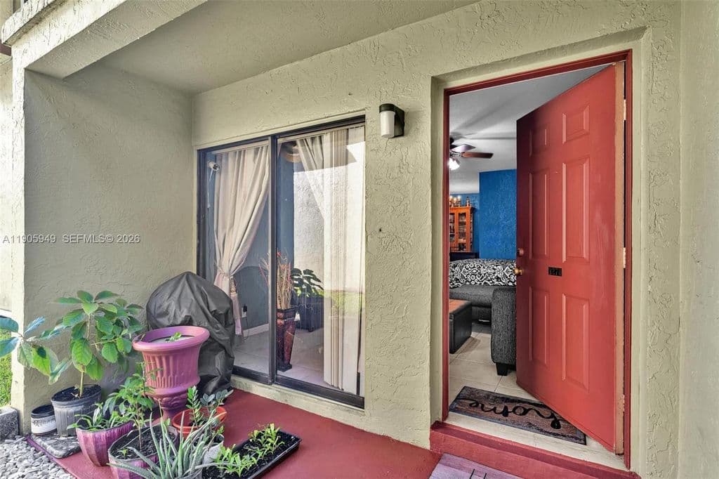 2-bedroom Condo — 3270 NW 104th Ave #3270