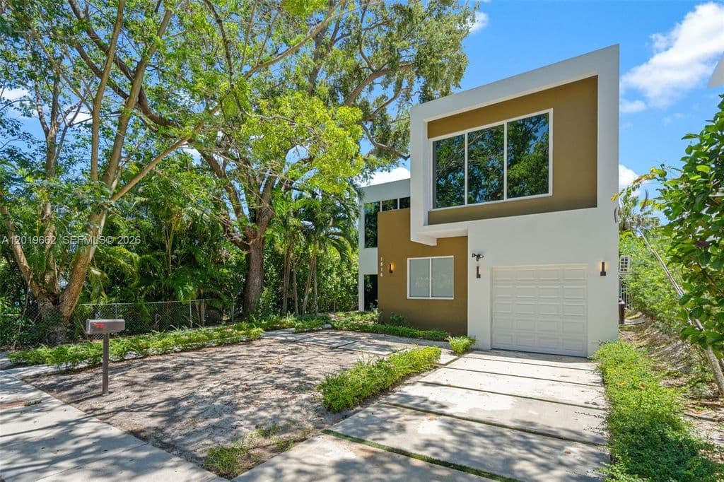 5+1 Müstakil ev — 1816 SW 23rd St