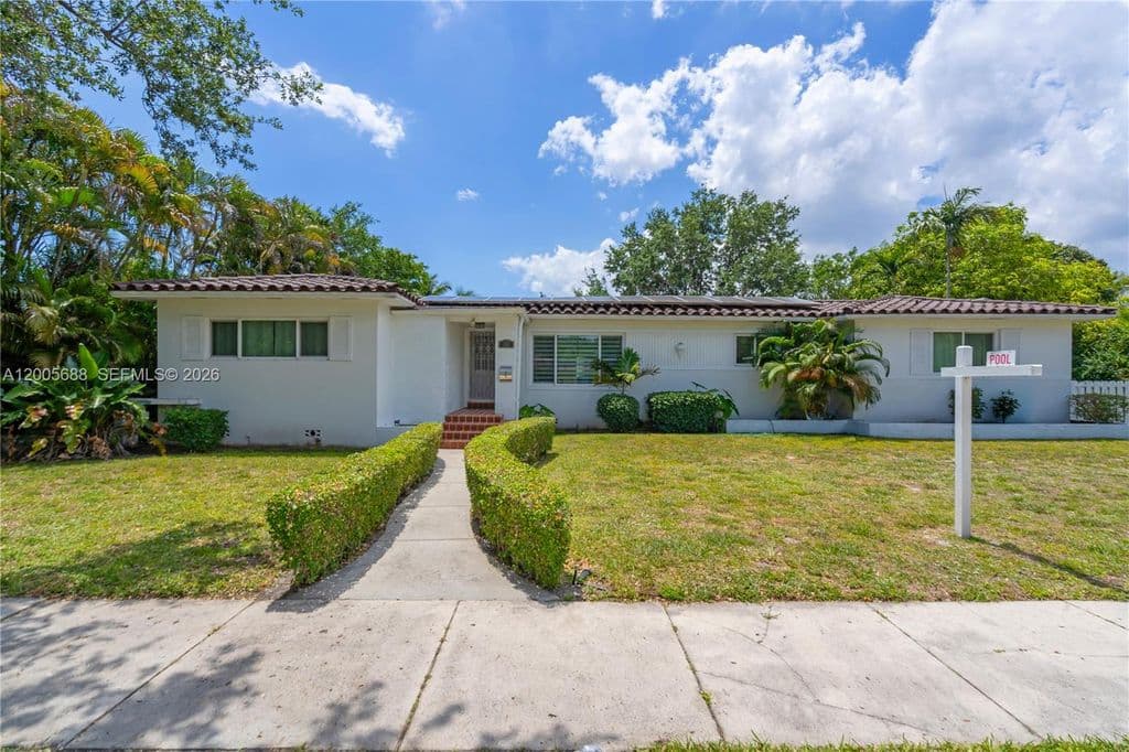 5+1 Müstakil ev — 170 NW 105th St