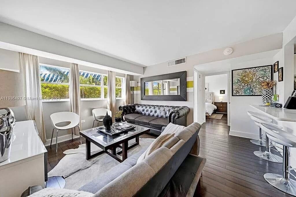 2-bedroom Condo — 1881 Washington Avenue #2g
