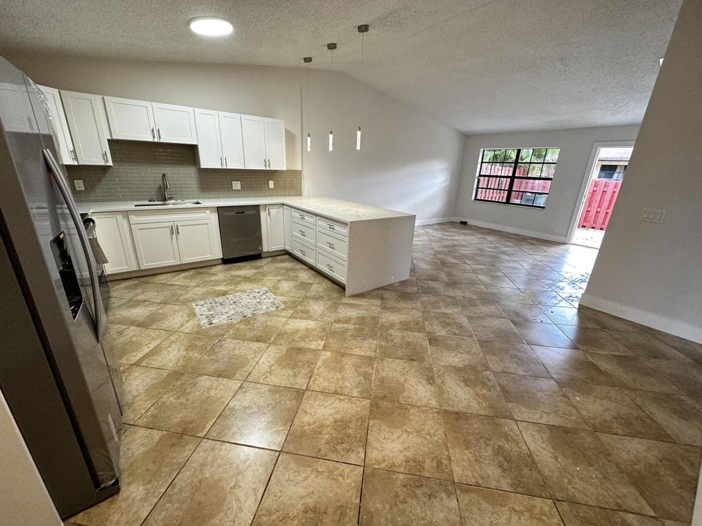 2-bedroom Single-Family Home — 4326 Woodstock Drive #C