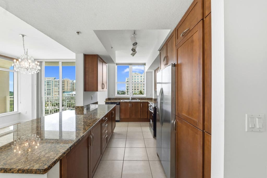 3-bedroom Condo — 450 N FEDERAL Highway #911