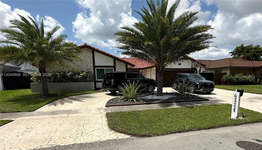 4+1 Müstakil ev — 6324 NW 201st Ln