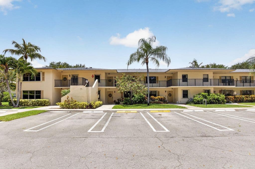 2-bedroom Condo — 2898 SW 22nd Circle #231b