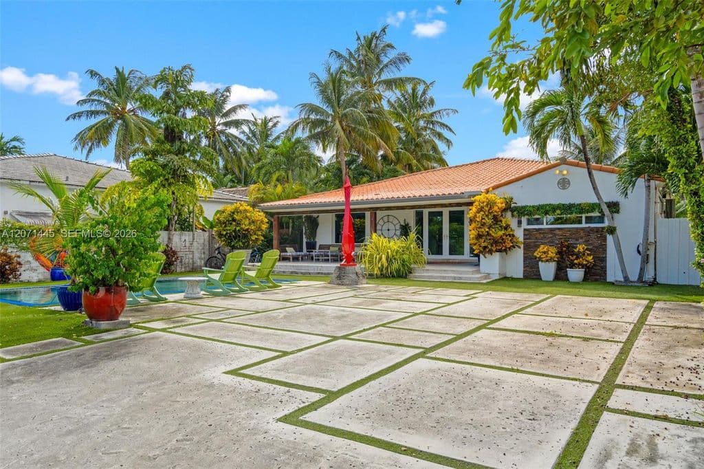 4-bedroom Single-Family Home — 7970 Hawthorne Ave