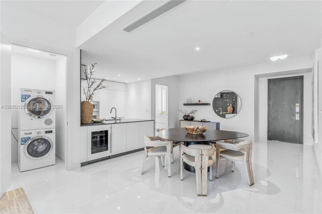 2+1 Condo — 300 Biscayne Boulevard Way #4309