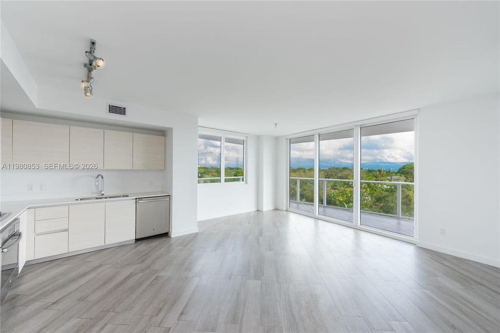 2+1 Condo — 4250 Biscayne Blvd APT 502