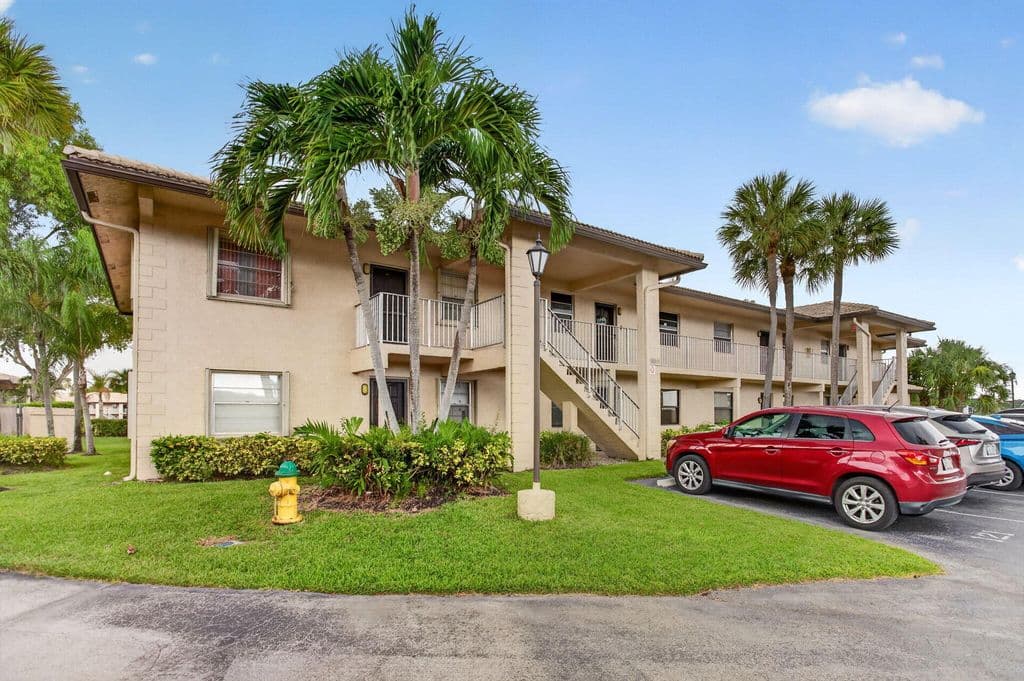 2-bedroom Condo — 5540 Lakeside Drive #102
