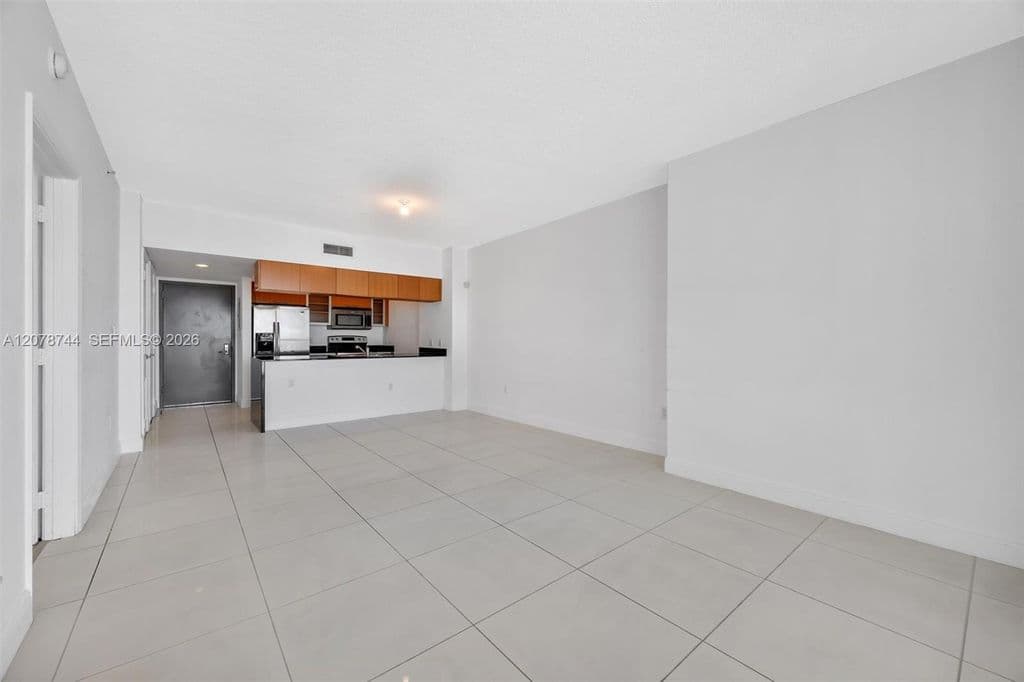 1+1 Condo — 1750 N Bayshore Dr APT 4011