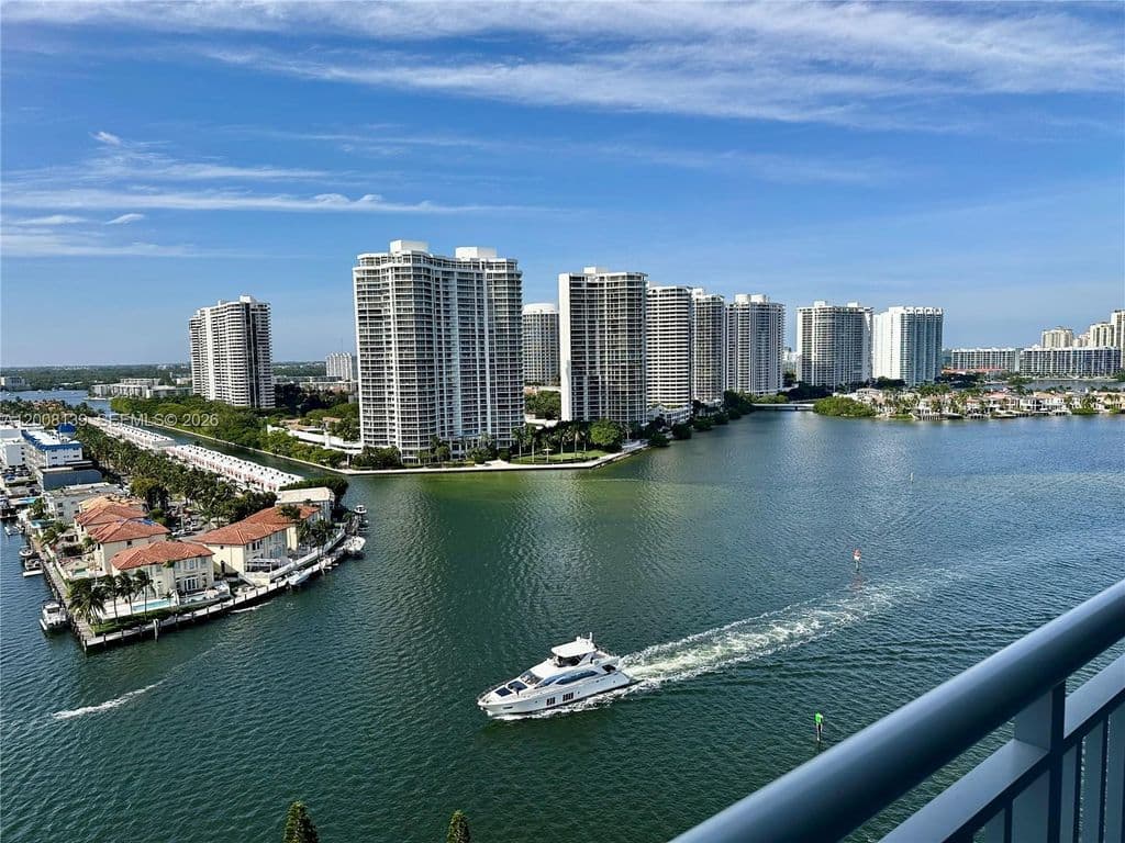 2-bedroom Condo — 301 174th St APT 2020