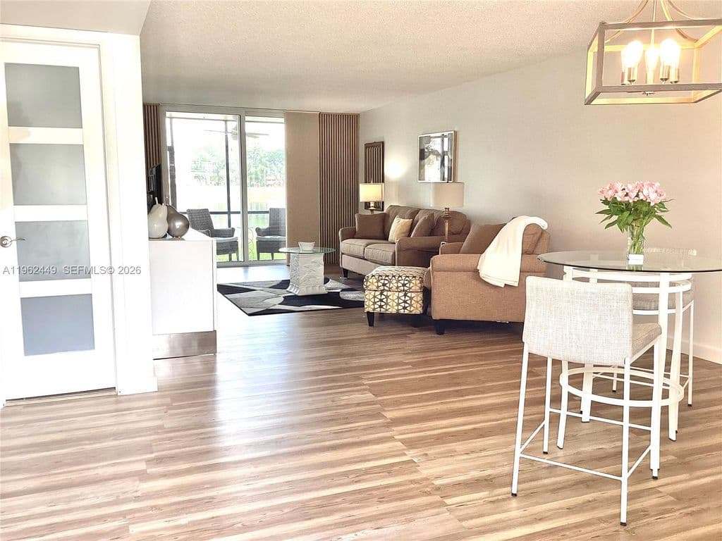1-bedroom Condo — 9423 S Hollybrook Lake Dr APT 106