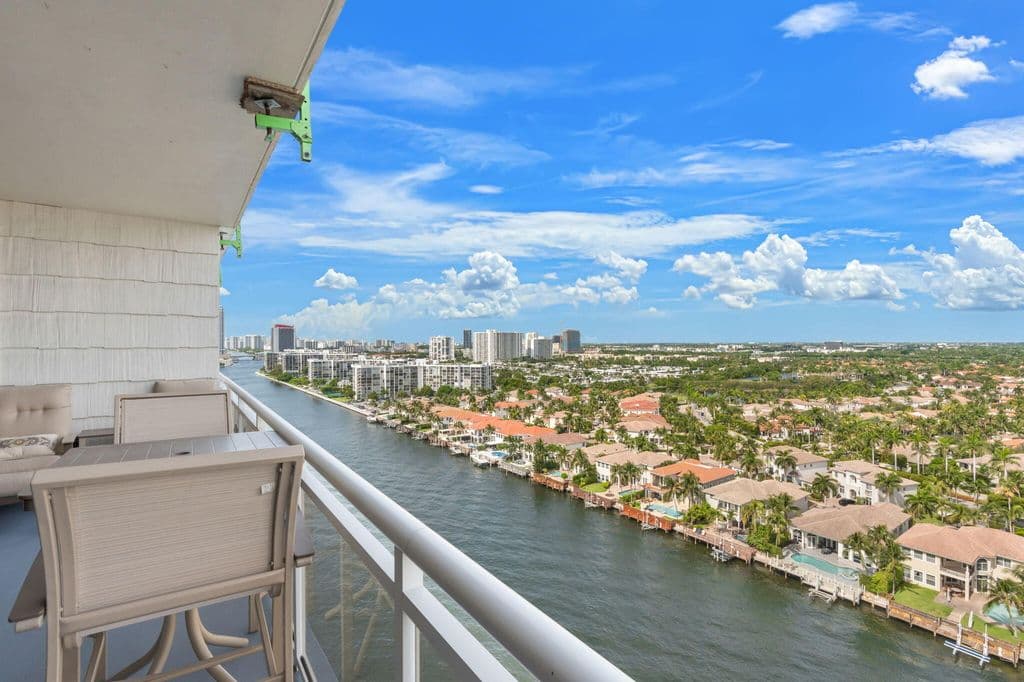 1+1 Condo — 1600 S Ocean Drive #PHC