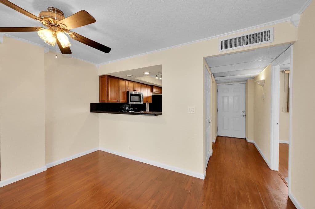 2-bedroom Condo — 118 Royal Park Drive #4G