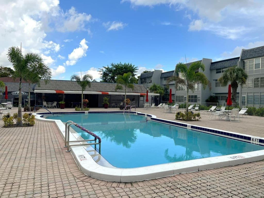 1+1 Condo — 7837 Golf Circle Drive #206