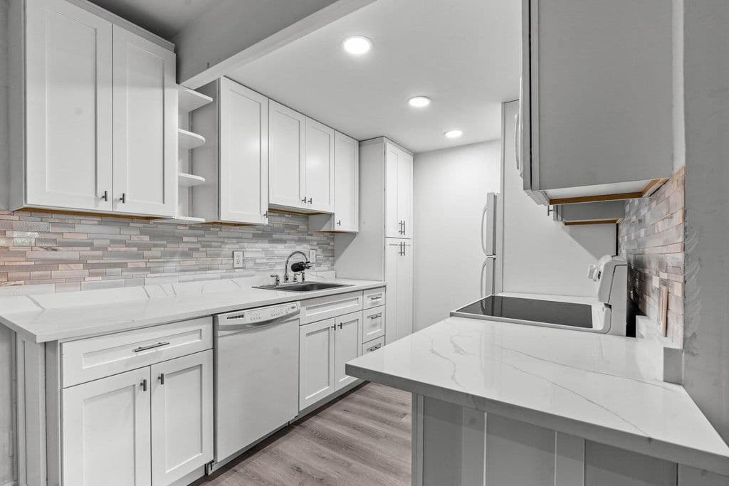 1-bedroom Condo — 1038 CAMBRIDGE B