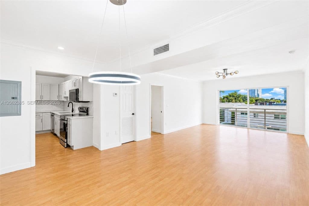3+1 Condo — 1880 S Treasure Dr APT 3D