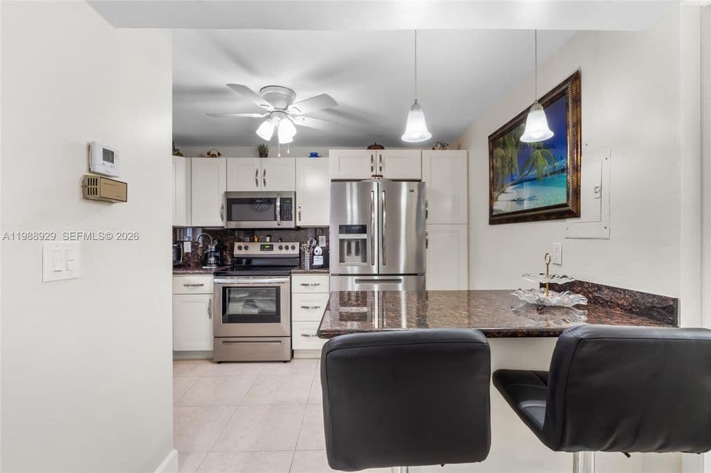 1+1 Condo — 9420 S Hollybrook Lake Dr APT 206