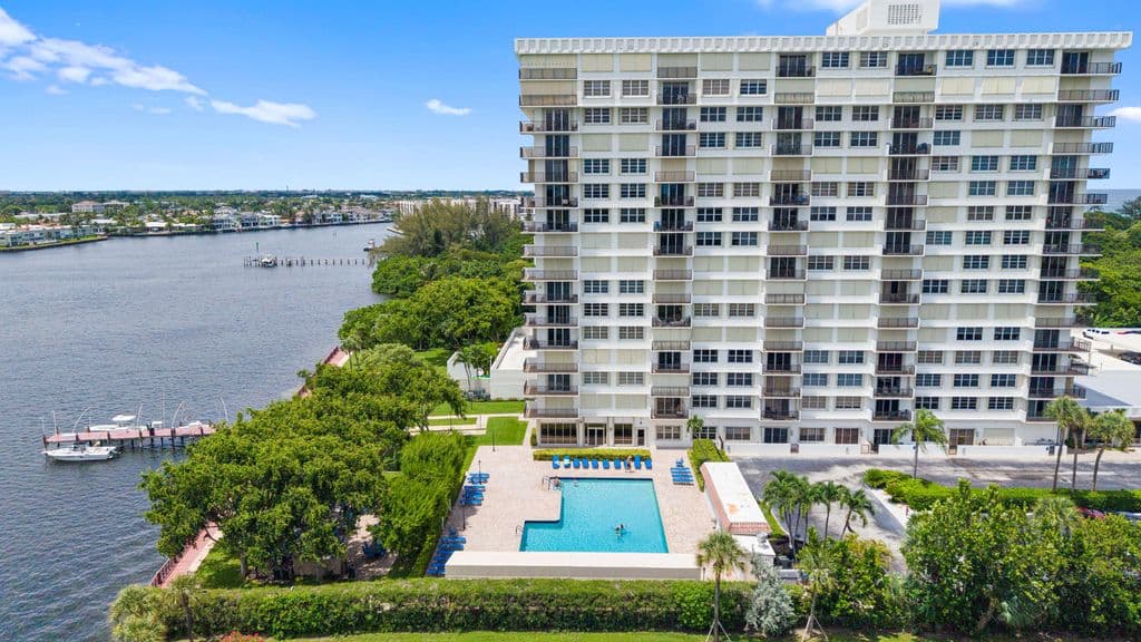 2+1 Condo — 2121 N Ocean Boulevard #207w