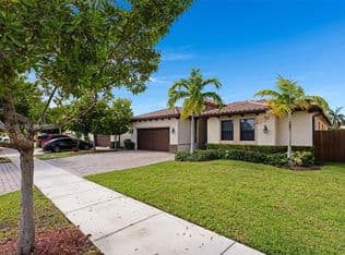 4+1 Müstakil ev — 2475 SE 1st St, Homestead, 33033