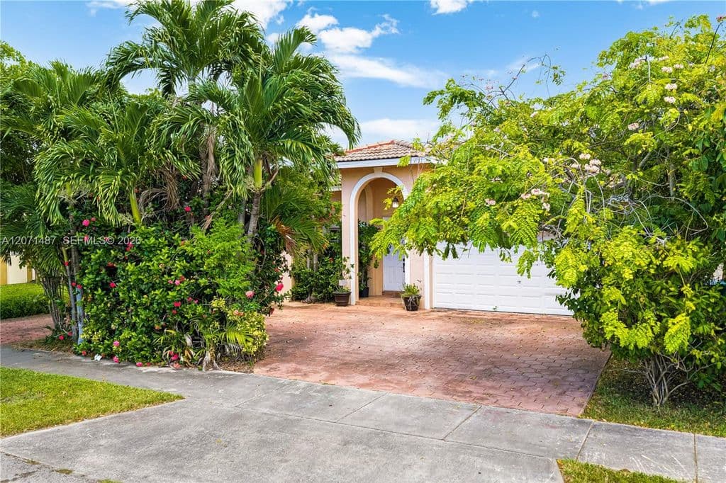 5-bedroom Single-Family Home — 1220 SW 139th Ave