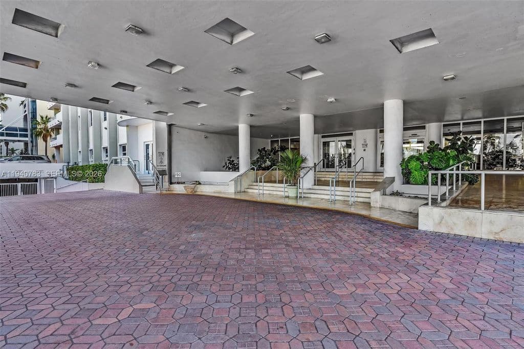 3+1 Condo — 5005 Collins Ave APT 824