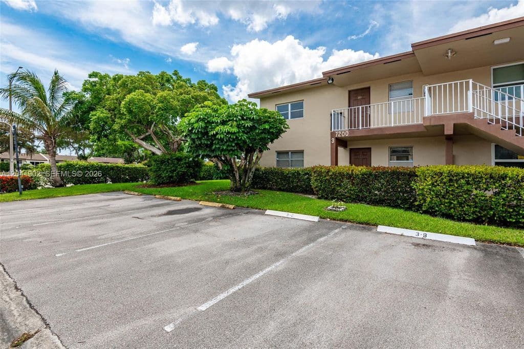 2+1 Condo — 7200 NW 4th Pl APT 101