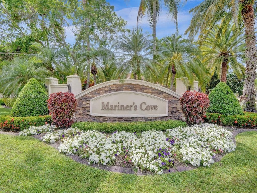 6-bedroom Single-Family Home — 303 NW 119th Dr