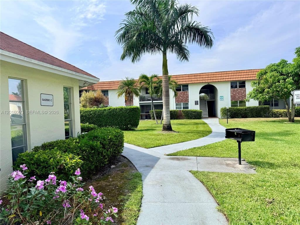 2-bedroom Condo — 22805 SW 66th Ave APT 208