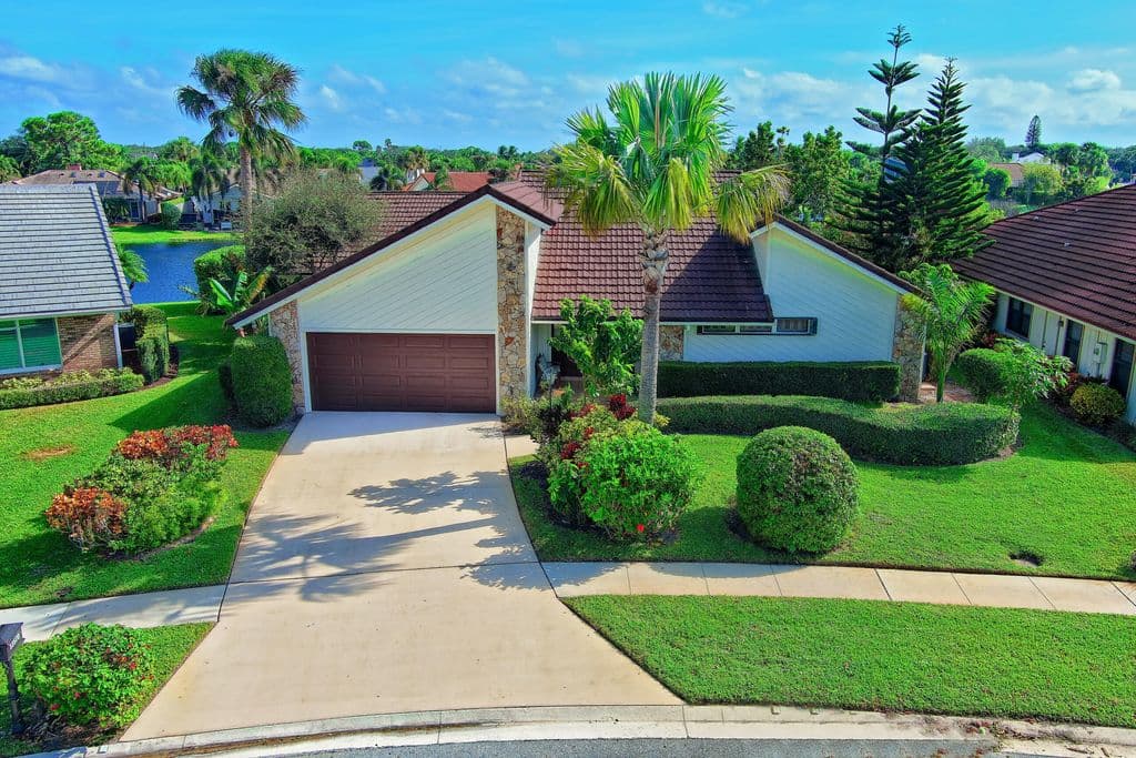 4-bedroom Single-Family Home — 12870 La Rochelle Circle