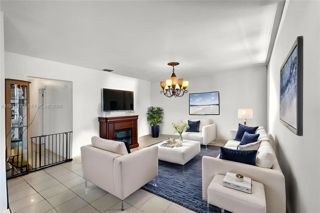 4+1 Müstakil ev — 311 E 51st St