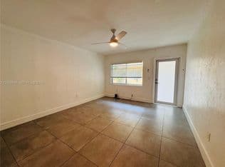 Condo — 75 Washington Ave APT 10, Miami Beach, 33139