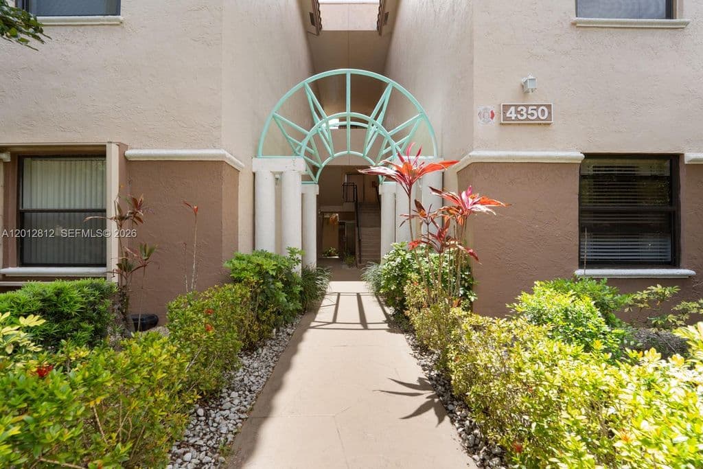2-bedroom Condo — 4350 NW 30th St APT 333