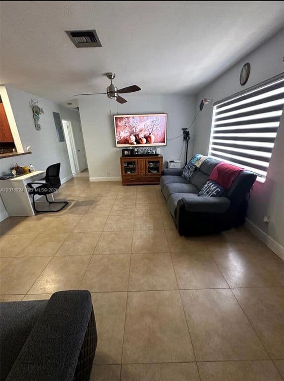 5+1 Müstakil ev — 607 NW 42nd St