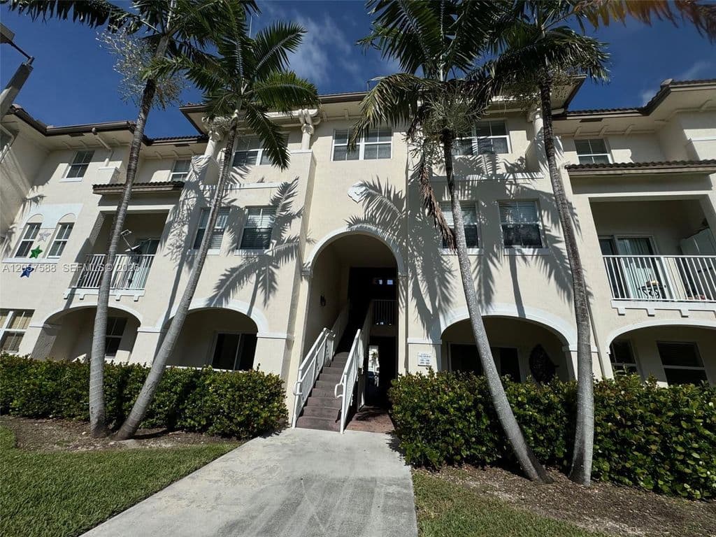 3-bedroom Condo — 11601 NW 89th St APT 106