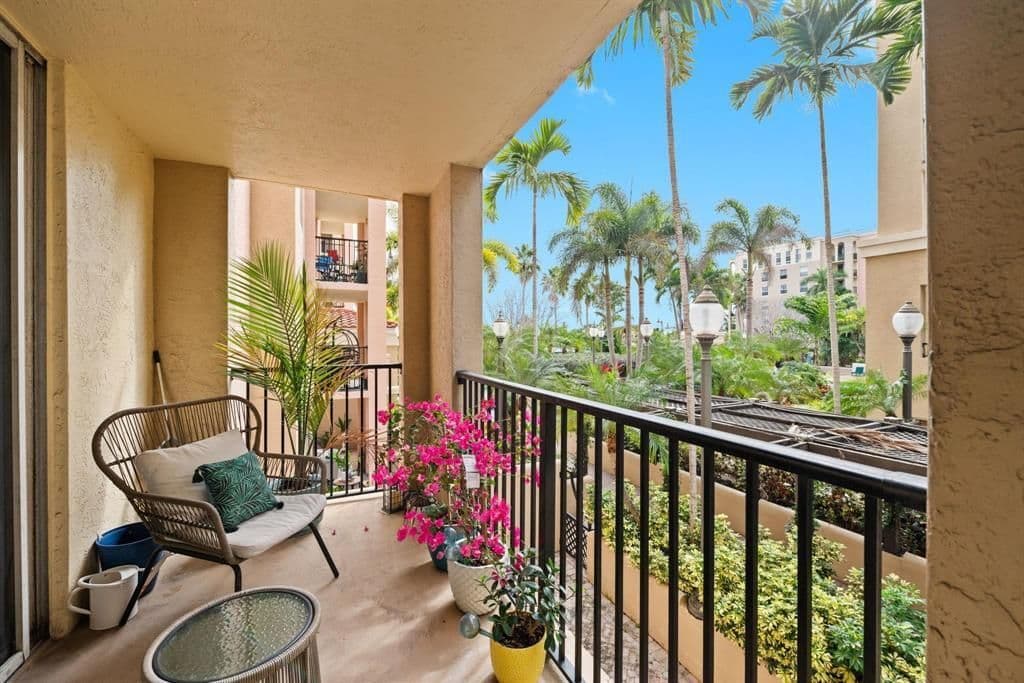 2+1 Condo — 520 SE 5TH Avenue #2202